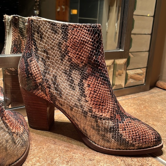 NWOT Faux Snakeskin Booties - Picture 3 of 9